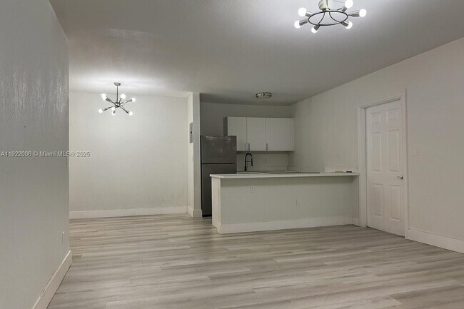 Building Photo - 10190 E Bay Harbor Dr