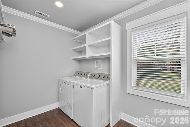 Building Photo - 307 E Peterson Dr