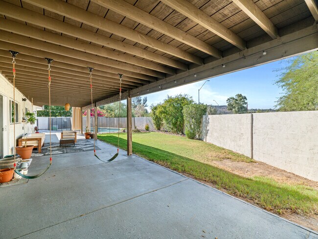 Building Photo - 13232 N 1st Ave