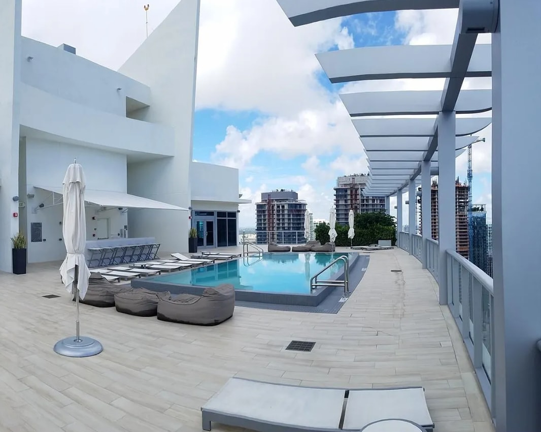 Building Photo - 1100 S miami Ave