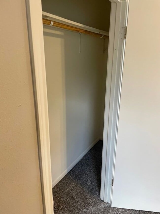 Building Photo - Mid August Move In