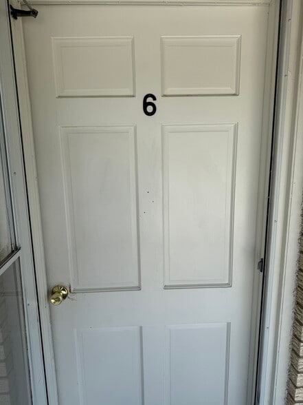 Building Photo - 406 Hialeah Ave