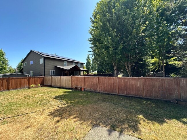 Building Photo - 1961 Nelson St