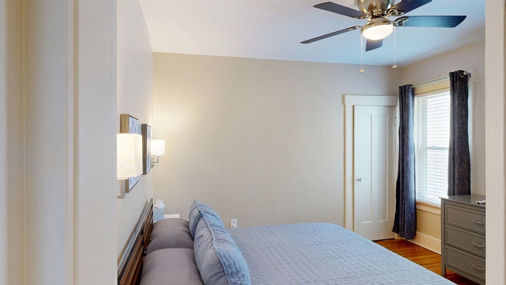 Building Photo - 128 1/2 Elm Street-SI ID1380181P