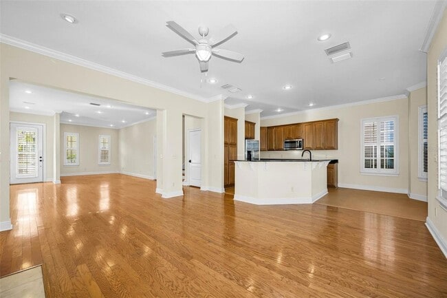 Building Photo - 924 Hemingway Cir