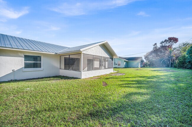 Building Photo - 2514 SE Alfonso Ave