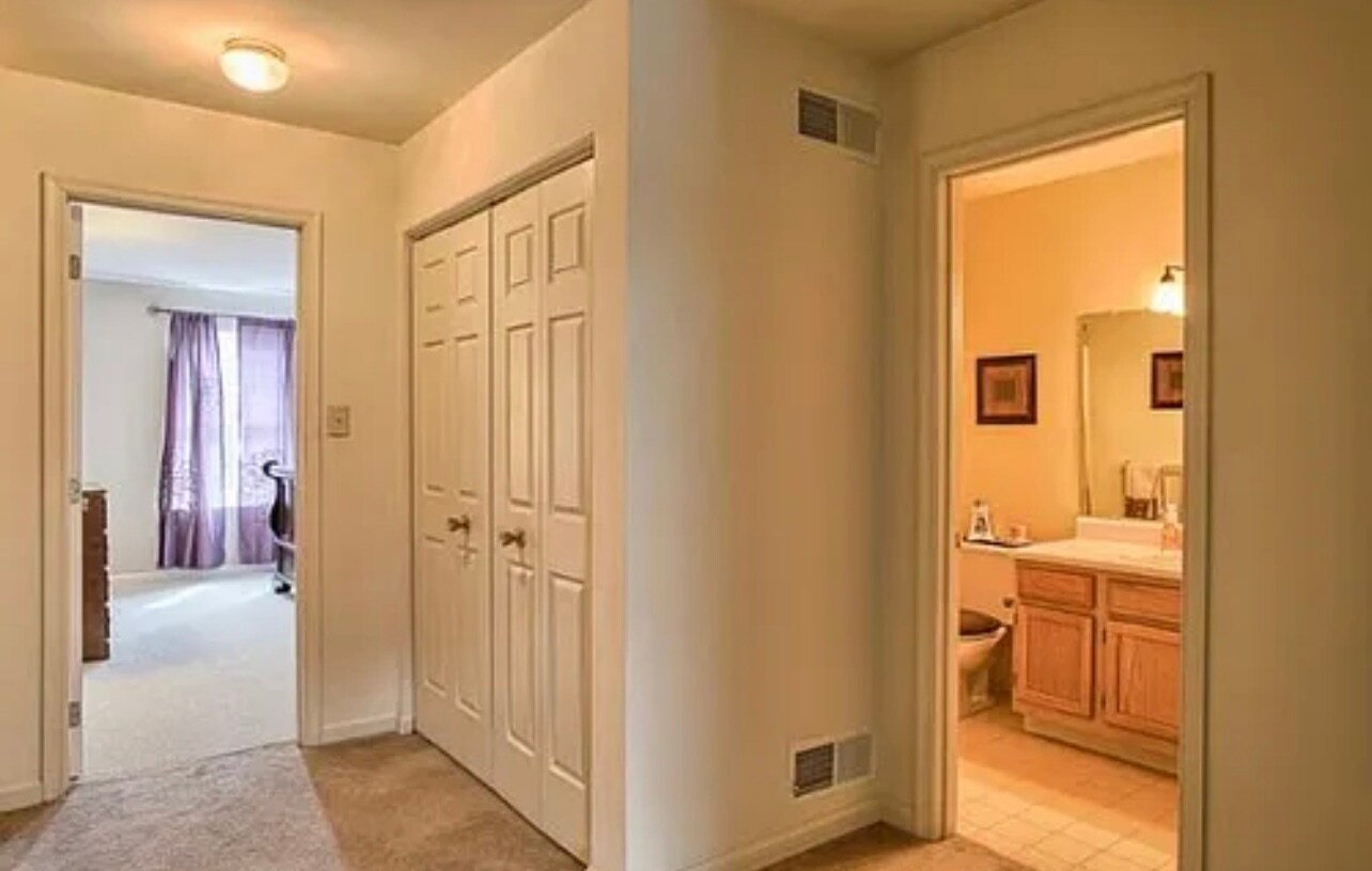 Upstairs hallway (updated picture coming soon) - 106 Fawn Rdg N