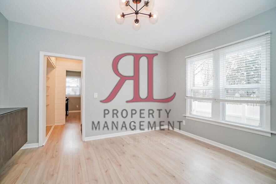 Building Photo - 543 E Jenkins Ave