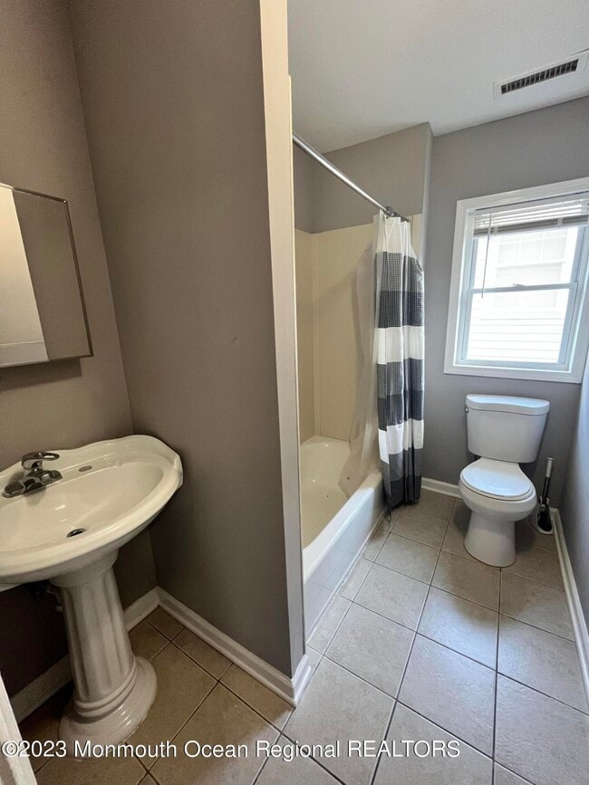 Building Photo - 22 Borden Ave