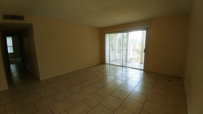 Building Photo - 518 Orange Dr