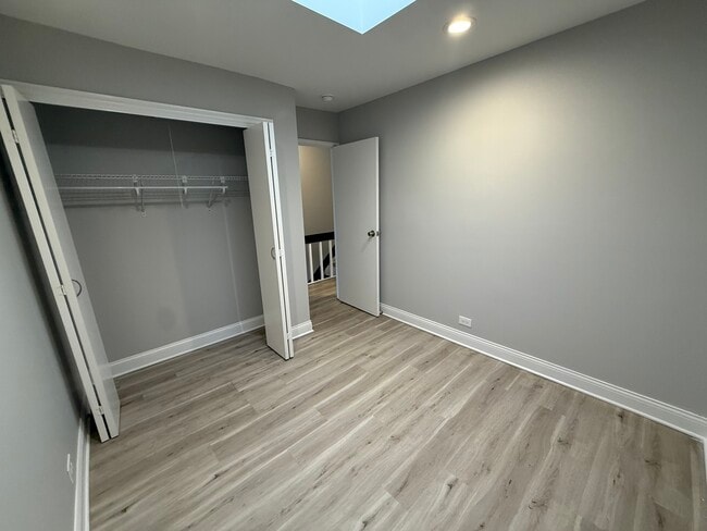 Building Photo - 744 W Gordon Terrace