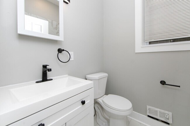 Building Photo - Brand New 1 Bed/1.5 Bath Apartment on Broadway Avenue in Camden!