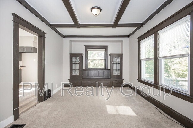 Building Photo - 476 E 108th St