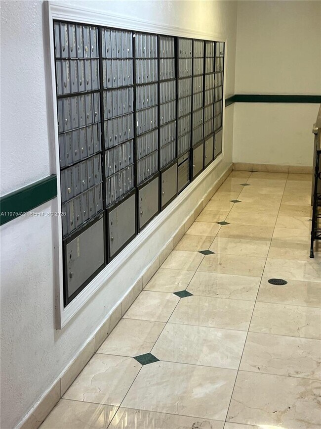 Building Photo - 1351 NE Miami Gardens Dr