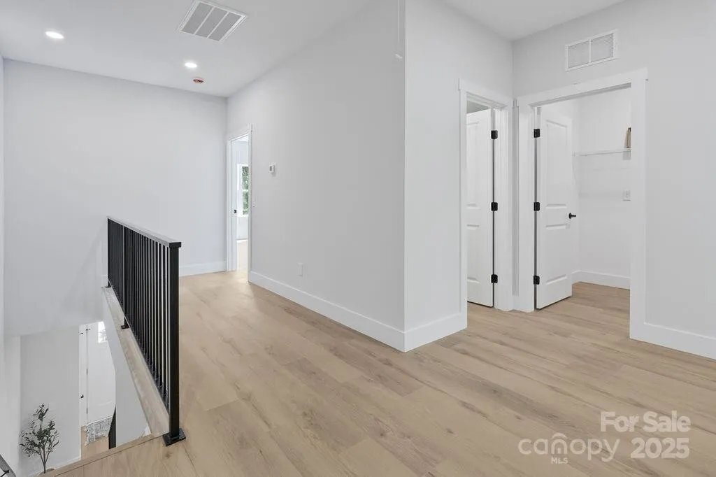 Building Photo - 3127 Columbus Cir