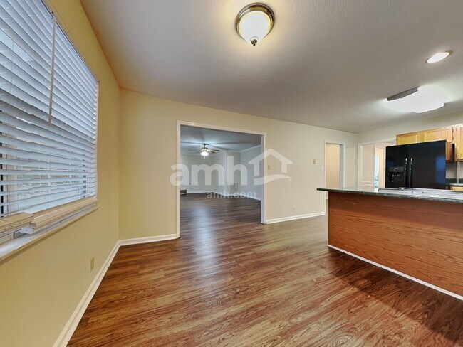 Building Photo - 1112 Oak Haven Rd