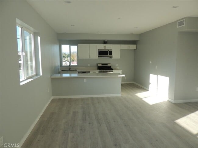 Building Photo - 22735 Del Valle St