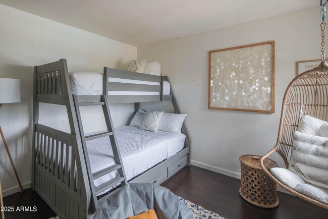 Building Photo - 2101 N 70th Pl