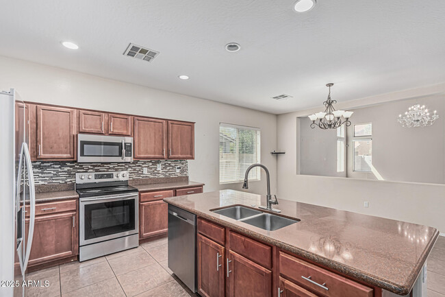 Building Photo - 1242 E Strawberry Dr