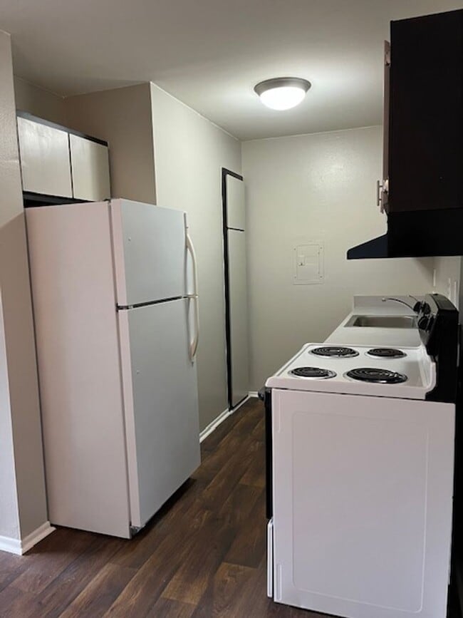 Building Photo - Charming 1 bedroom/1 bath near Downtown Rochester!