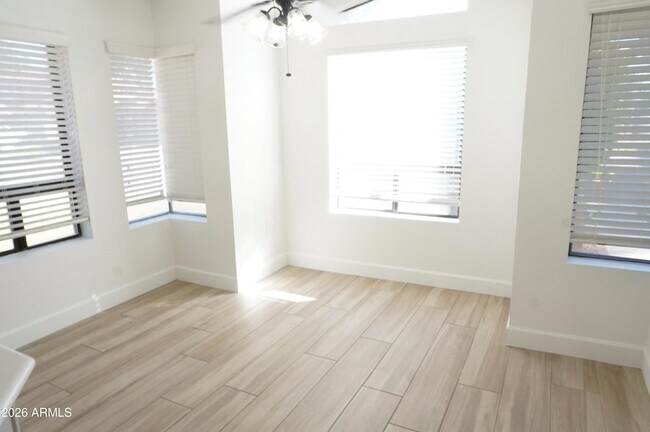 Building Photo - 5756 W Del Rio St