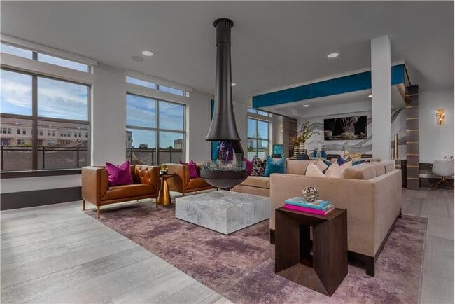 Building Photo - 3329 Oak Grove Ave