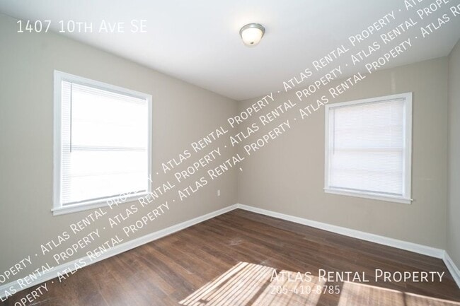 Building Photo - 1407 10th Ave SE