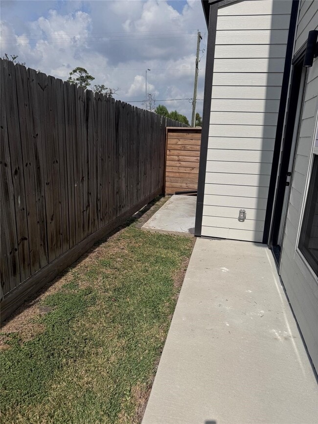 Building Photo - 5508 Oakmont St