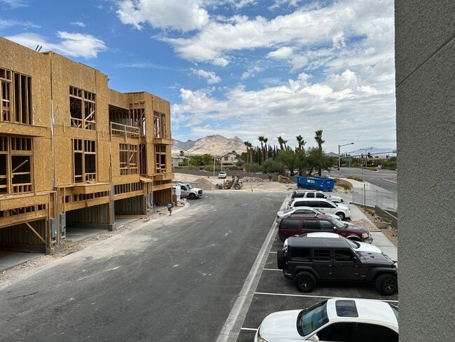 Building Photo - Experience Modern Elegance in this Summerlin Townhouse