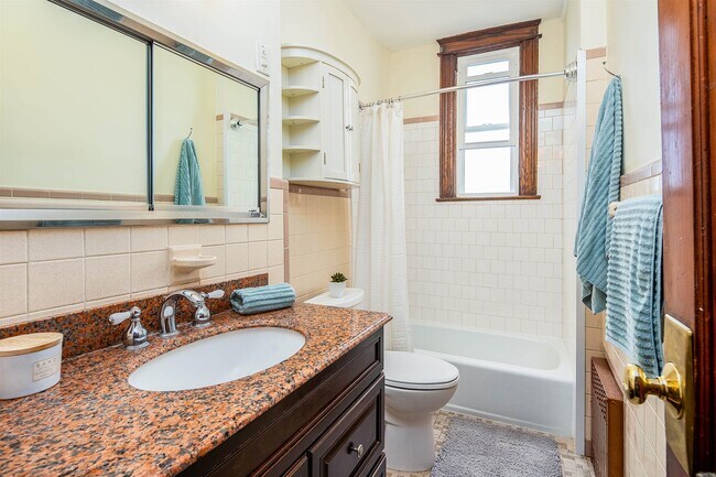 Building Photo - 6415 Bergenwood Ave