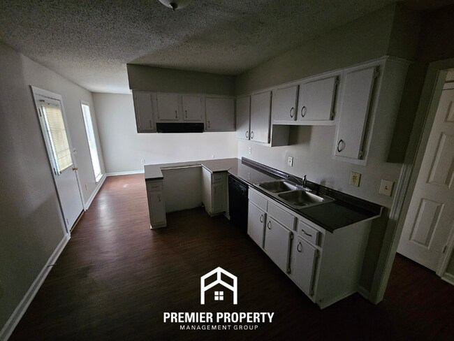 Building Photo - 6622 Amersham Dr