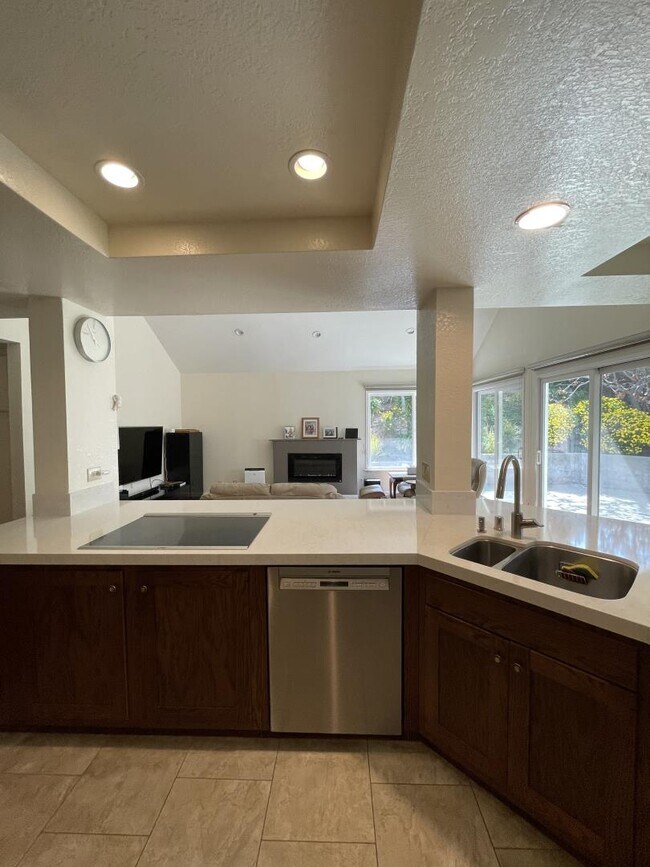 Building Photo - 100 Normandy Ct