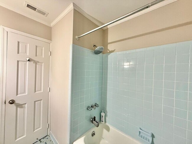 Building Photo - 908 Plateau Ln