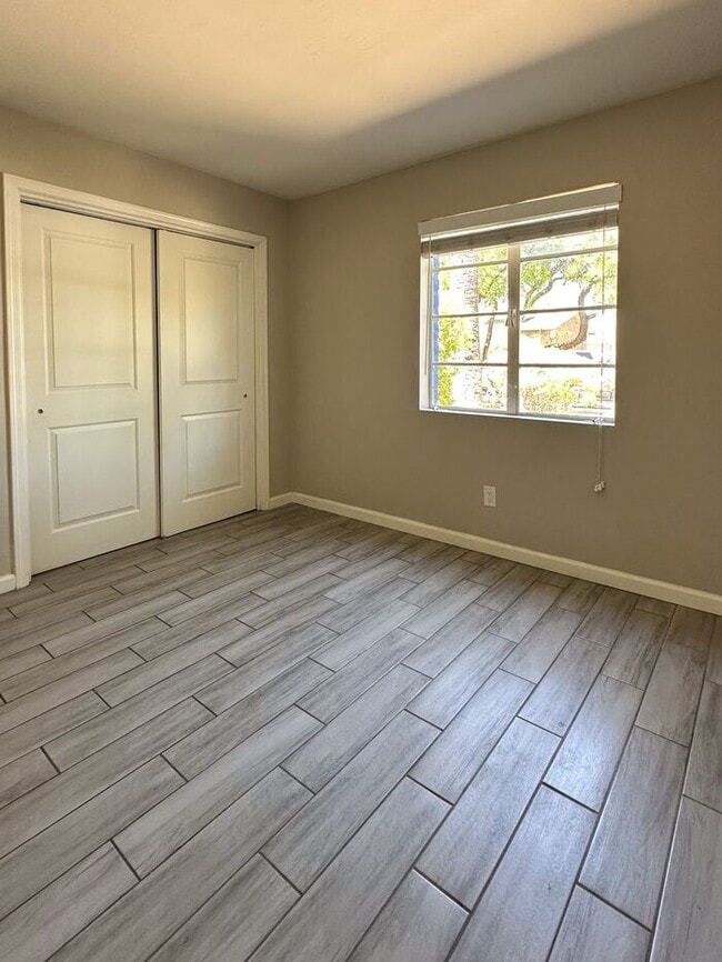 Building Photo - U of A Affordable housing!!! Affordable 2 ...