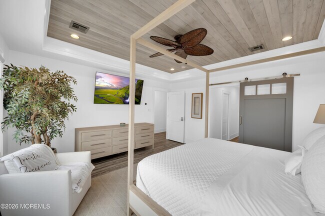 Building Photo - 18 Culebra Ave