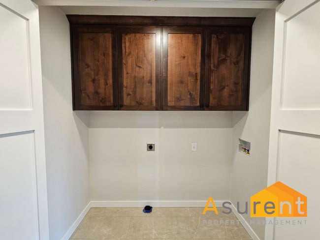 Building Photo - Newly Constructed 3 Bedroom, 2.5 bathroom SW Medford Home