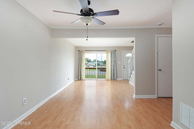 Building Photo - 10 Primrose Ln