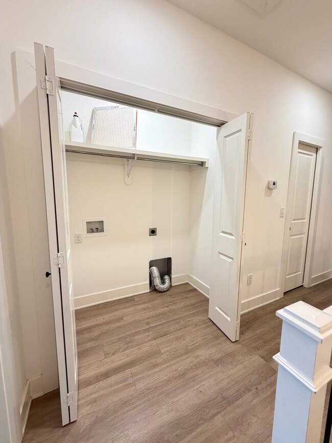 Building Photo - $2,200 Move-In-Special