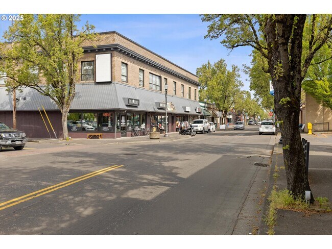 Building Photo - 159 SW Florence Ave