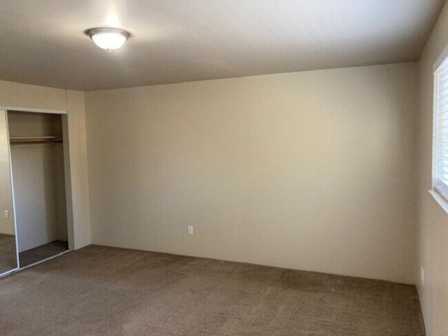 Building Photo - 1407 NW Kings Blvd
