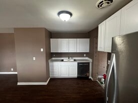 Building Photo - 739 E Carnation Dr