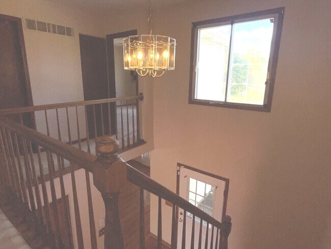 Building Photo - 226 Iris Dr