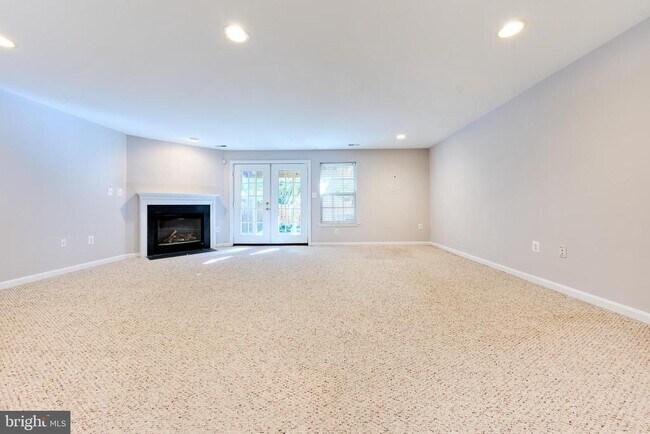Building Photo - 685 Springhouse Square SE