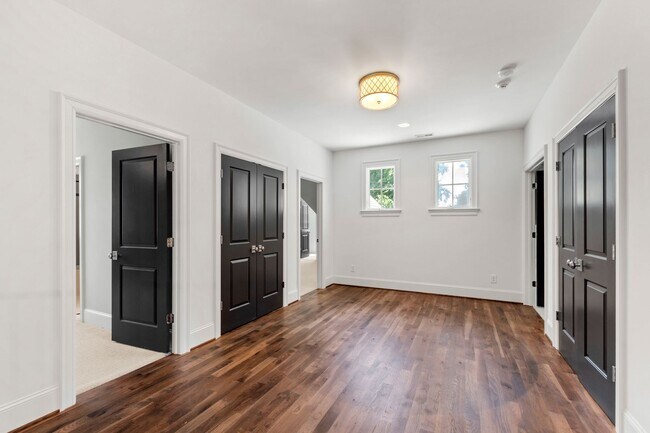 Building Photo - Custom Built 4BD, 4BA Home with Bonus Room...
