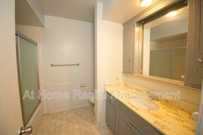 Building Photo - 5105 S Kingston Ave