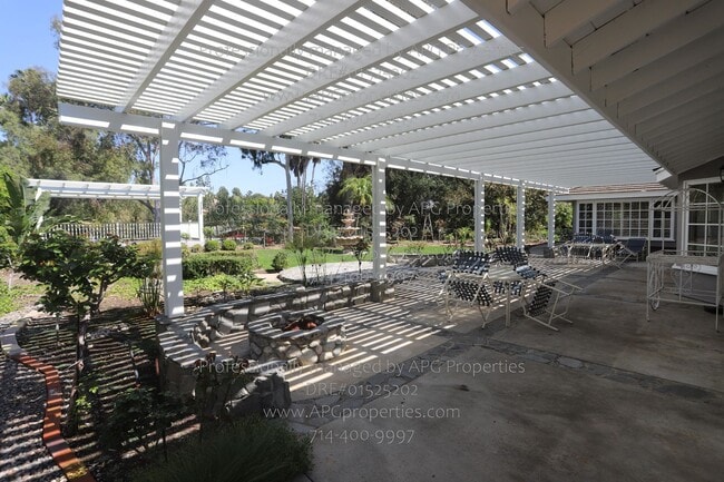 Building Photo - 460 S Bridge View Dr