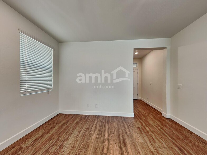 Building Photo - 671 W Laredo Ave