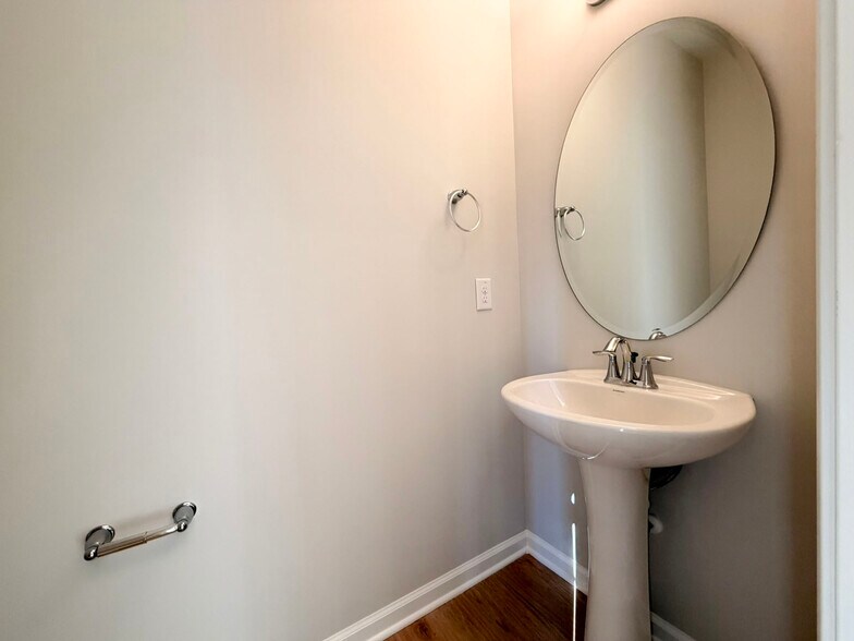 Building Photo - 2459 Englemann Dr