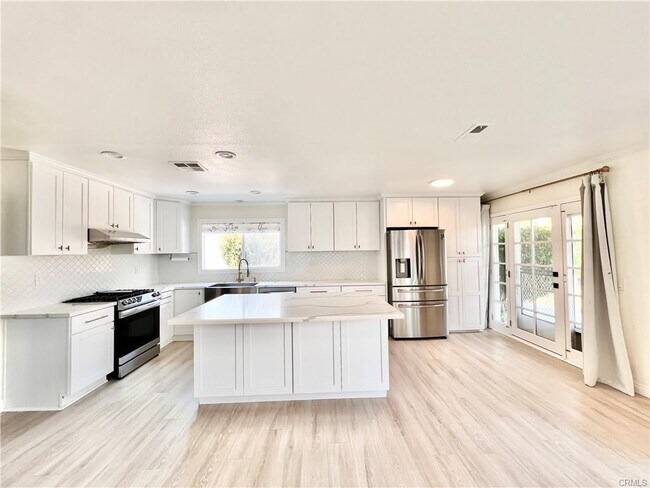 Building Photo - 3795 Plantation Cir