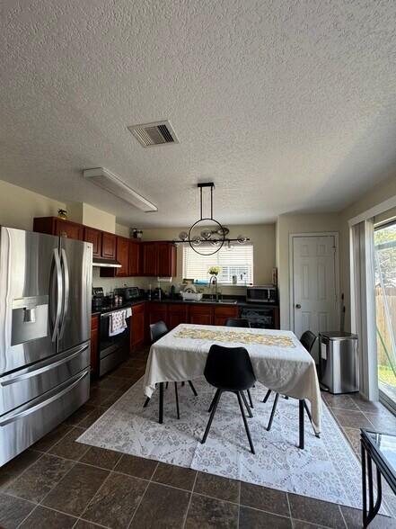 Building Photo - 5519 Spring Walk